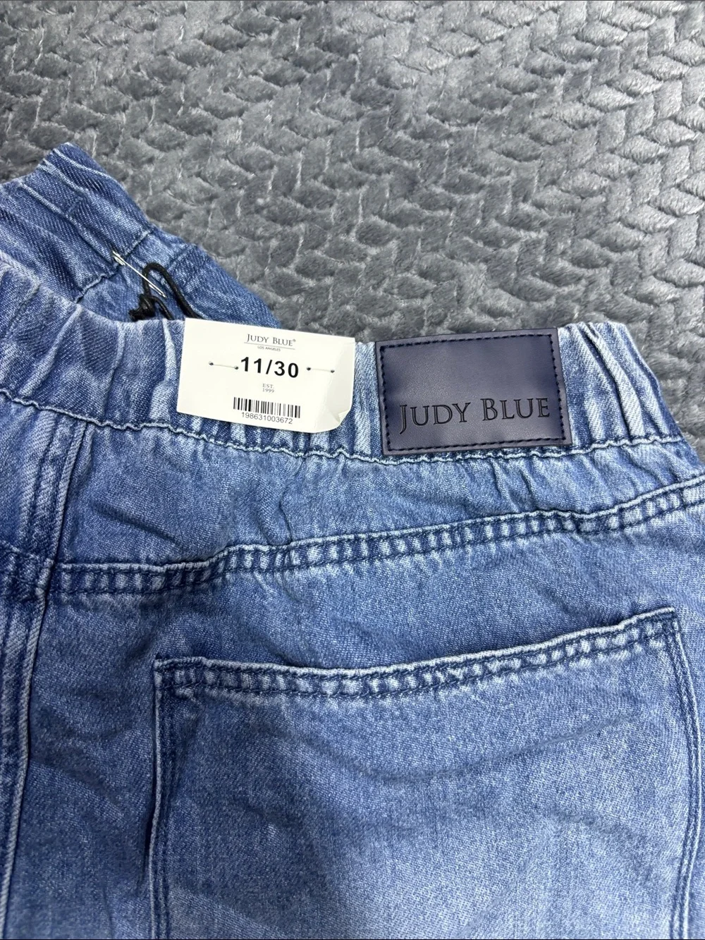 Judy Blue Two-Tone Featherweight Pull on Jeans